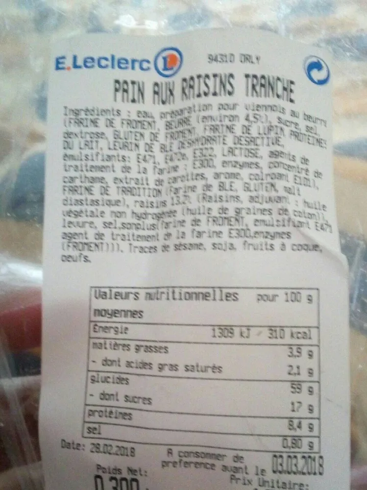 Pain aux raisins tranche
