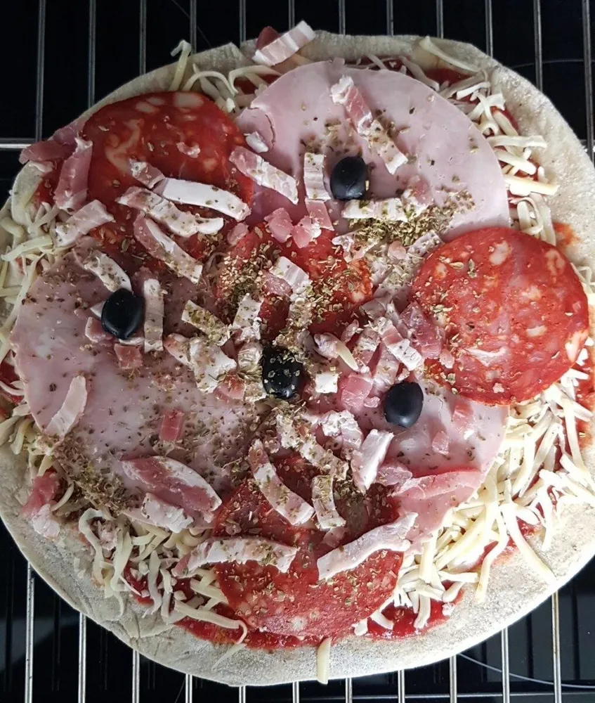 Pizza charcutière à cuire