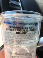 Fromage blanc muesli coulis fruit rouge
