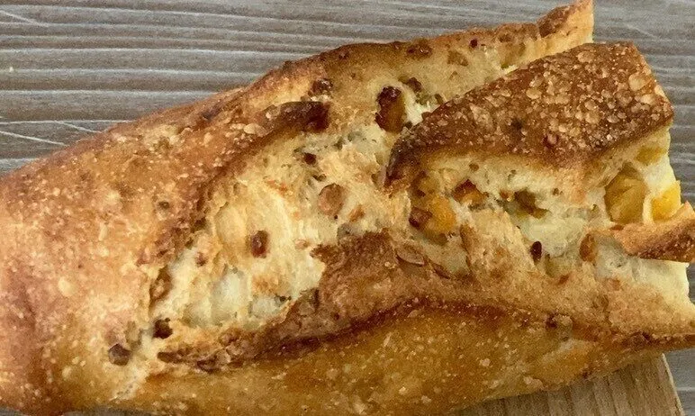 Pain abricots et noisettes