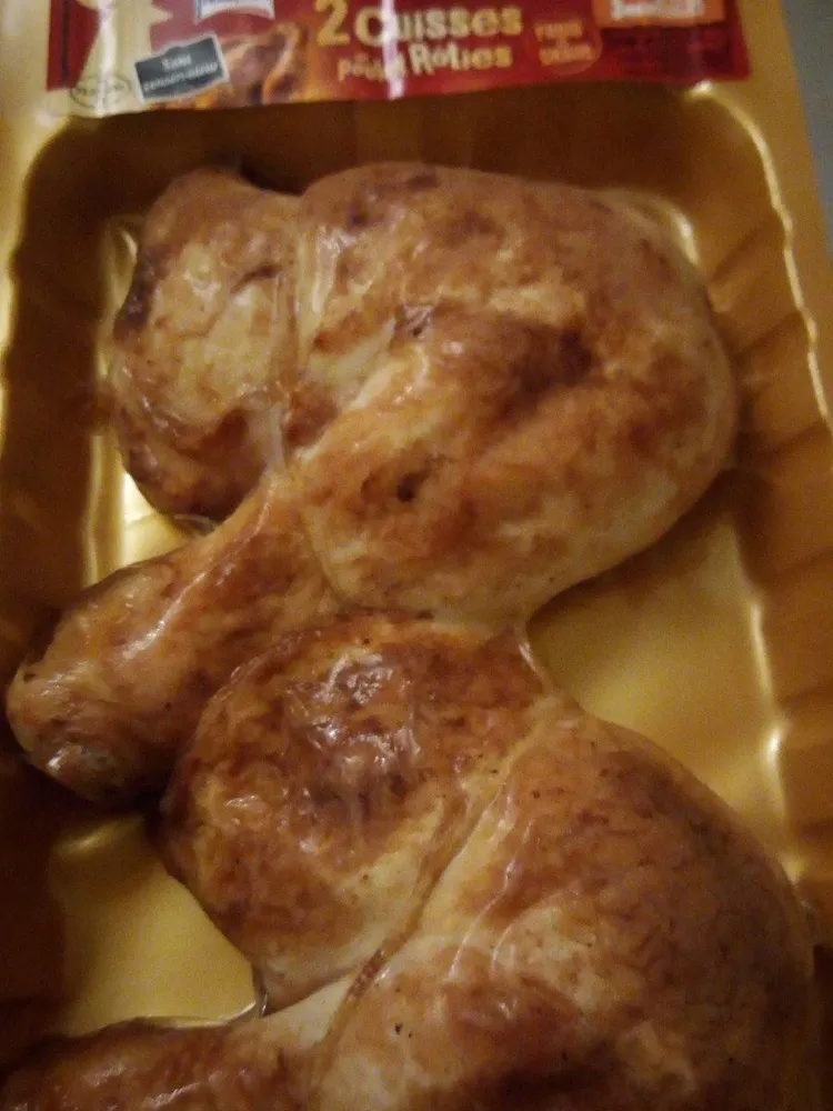 2 cuisses de poulet rôties cuites, traitées en salaison