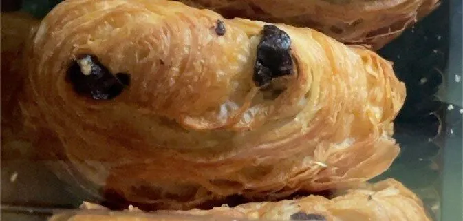 Lot pain chocolat et croissant