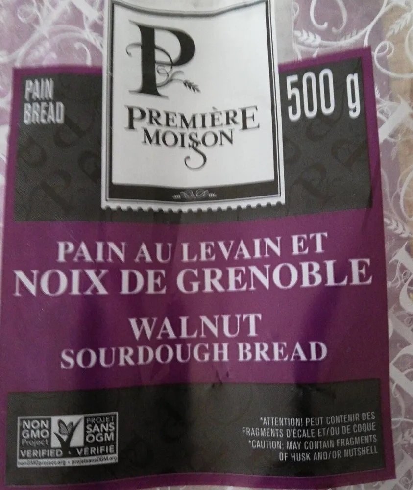 Pain au levain et noix de Grenoble