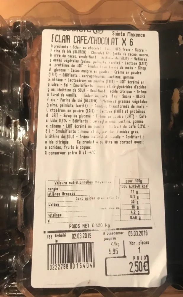 Eclair chocolat cafe