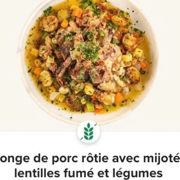 Longe de porc rôtie avec mijoté de lentilles fumé et légumes