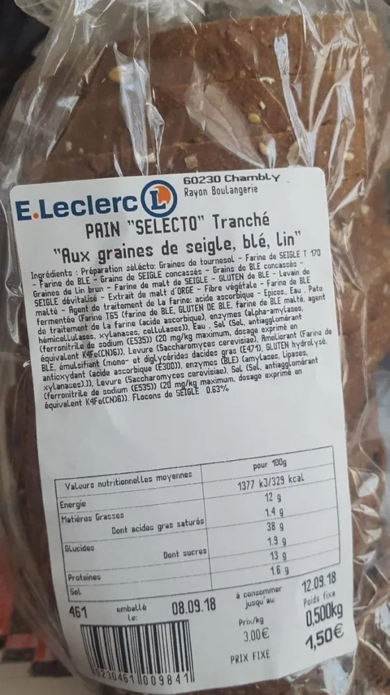 Pain sélecto tranché aux graines de seigle blé et lin