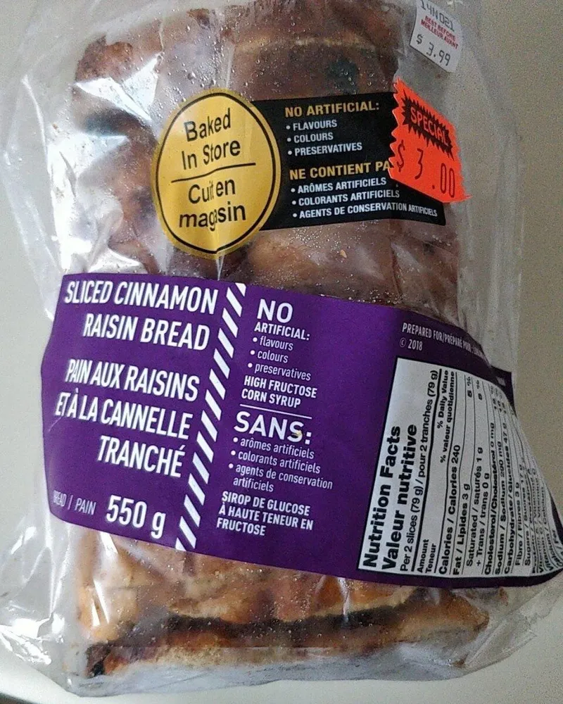 Pain aux raisins et à la cannelle tranché