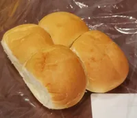 White dinner rolls