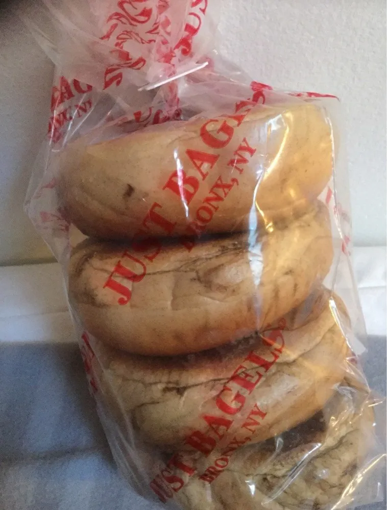 Bagel cinnamon raisin