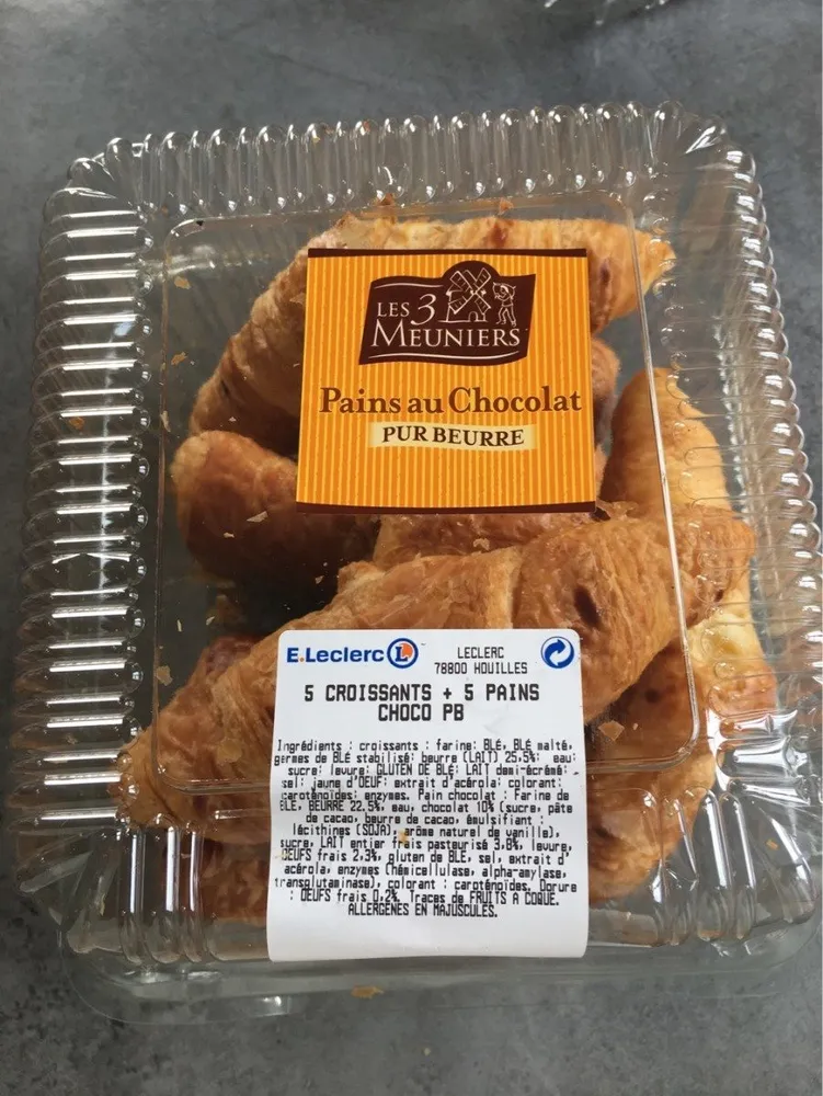 Pain au chocolat et croissant