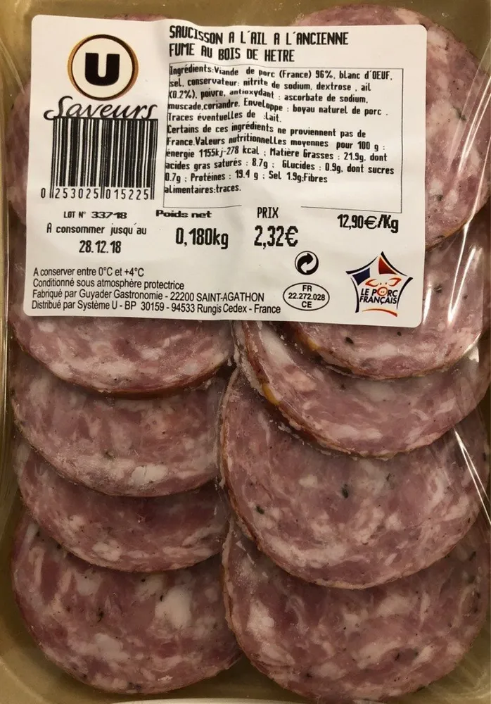 Saucisson a l'ail a l'ancienne fume au bois de hetre