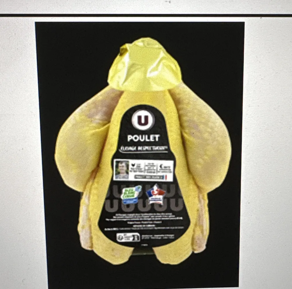 Poulet entier jaune prêt à cuire