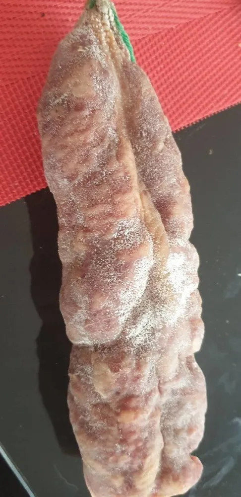 Saucisson sec aux noisettes