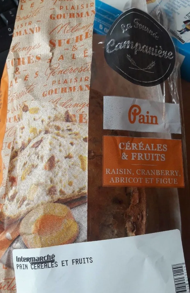 Pain céréales et fruits