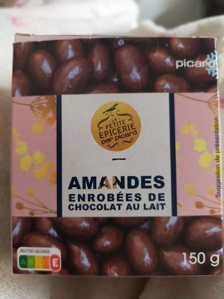 Amandes enrobées de chocolat au lait