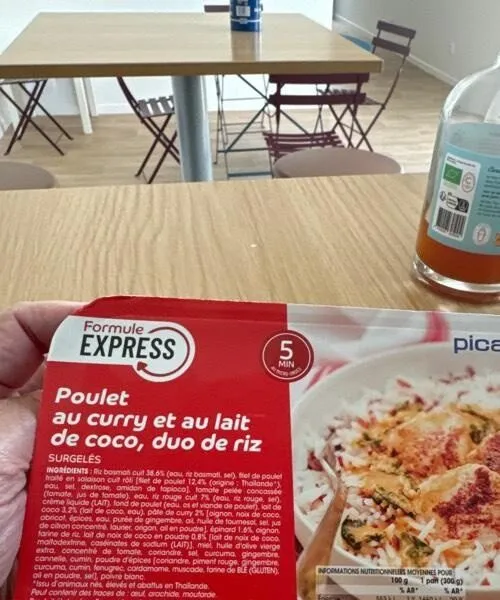 Poulet au curry et au lait de coco, duo de riz