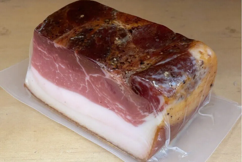 Jambon cru fumé des alpes italiennes