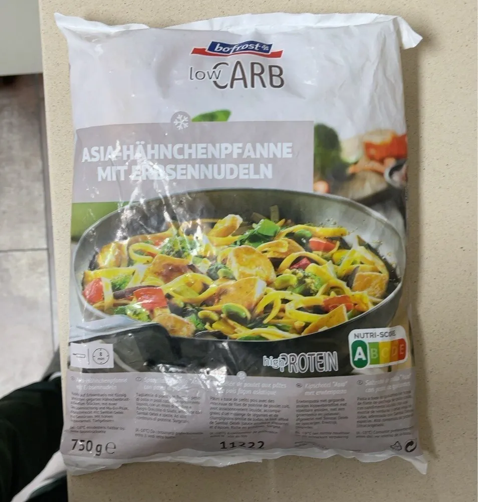 Salteado de pollo “Asia” con pasta de guisantes