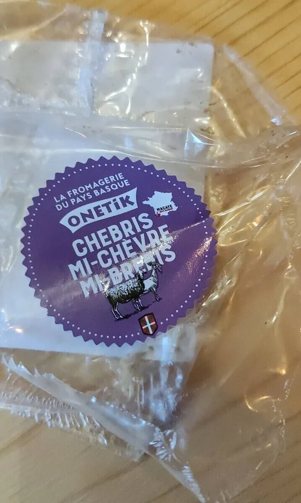 Frais emballé tomme brebis et chèvre