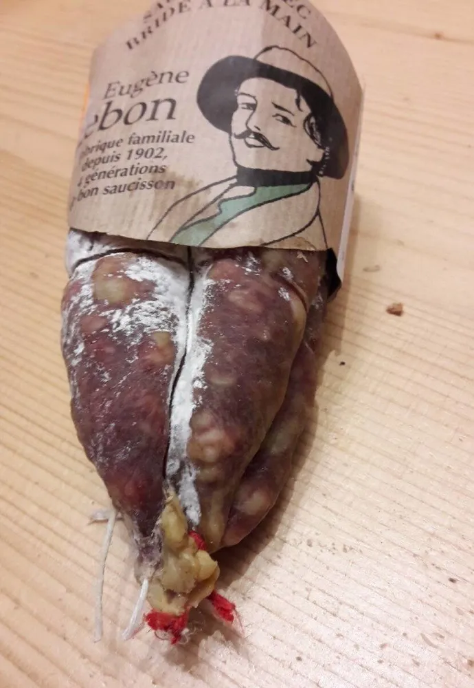 Saucisson sec bridé à la main