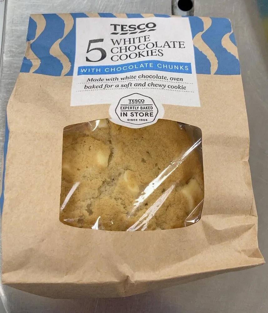 White Chocolate Cookies WITH CHOCOLATE CHUNKS