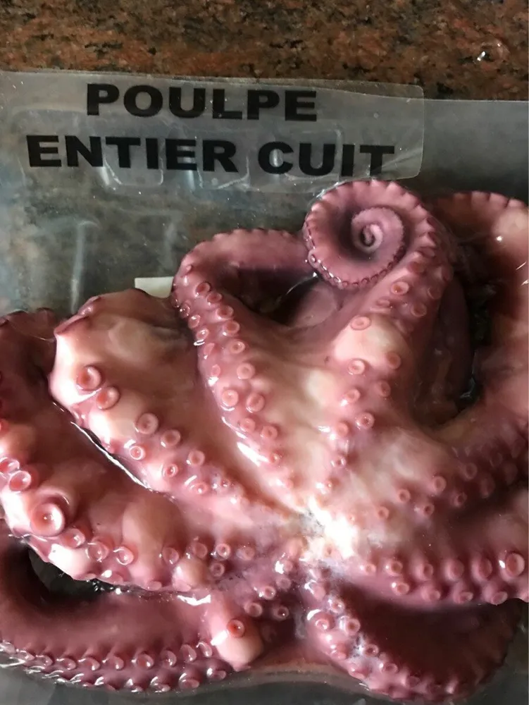 Poulpe entier cuit