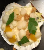 Coquille de pétoncles aux poireaux copeaux de poutargue