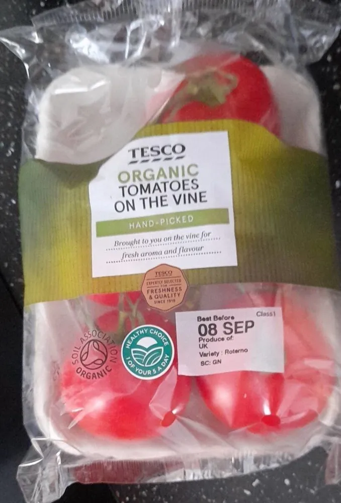 ORGANIC TOMATOES ON THE VINE