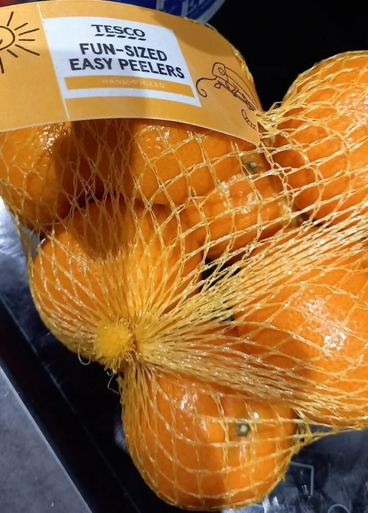 Fun-sized easy peeler oranges