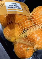 Fun-sized easy peeler oranges