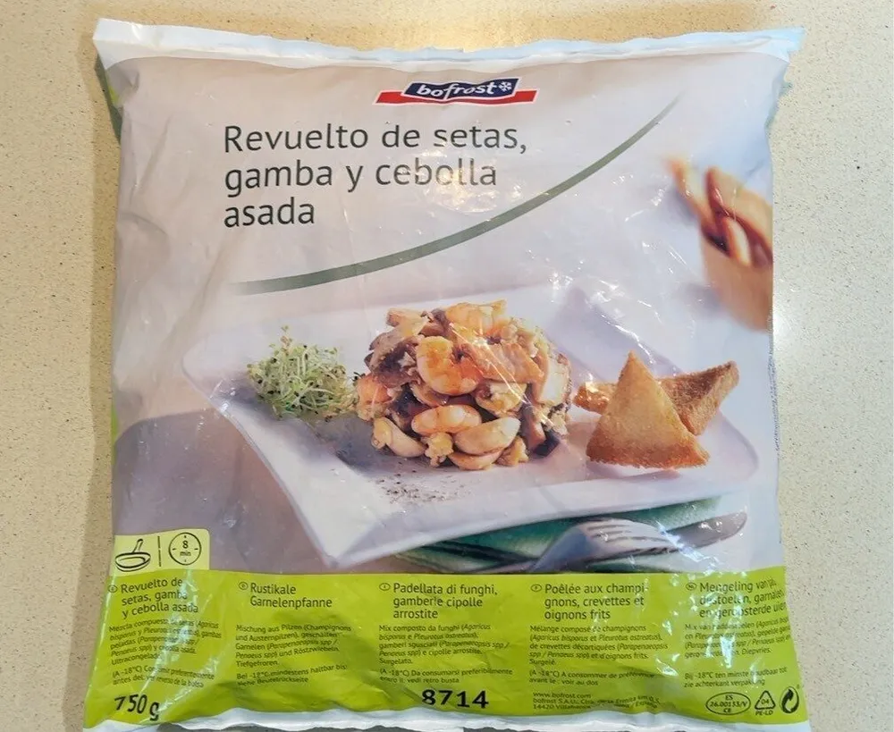 Revuelto de setas, gambas y cebolla asada