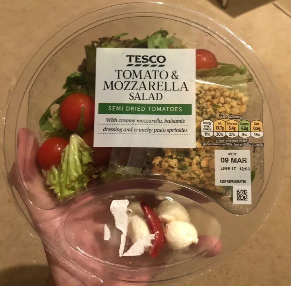 Tomato & mozzarella salad