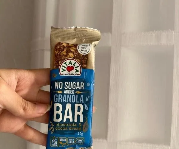 Granola Bar chocolate &cocoa cream