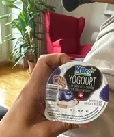 Yogourt à la crème de la Gruyère sur coulis de fruits