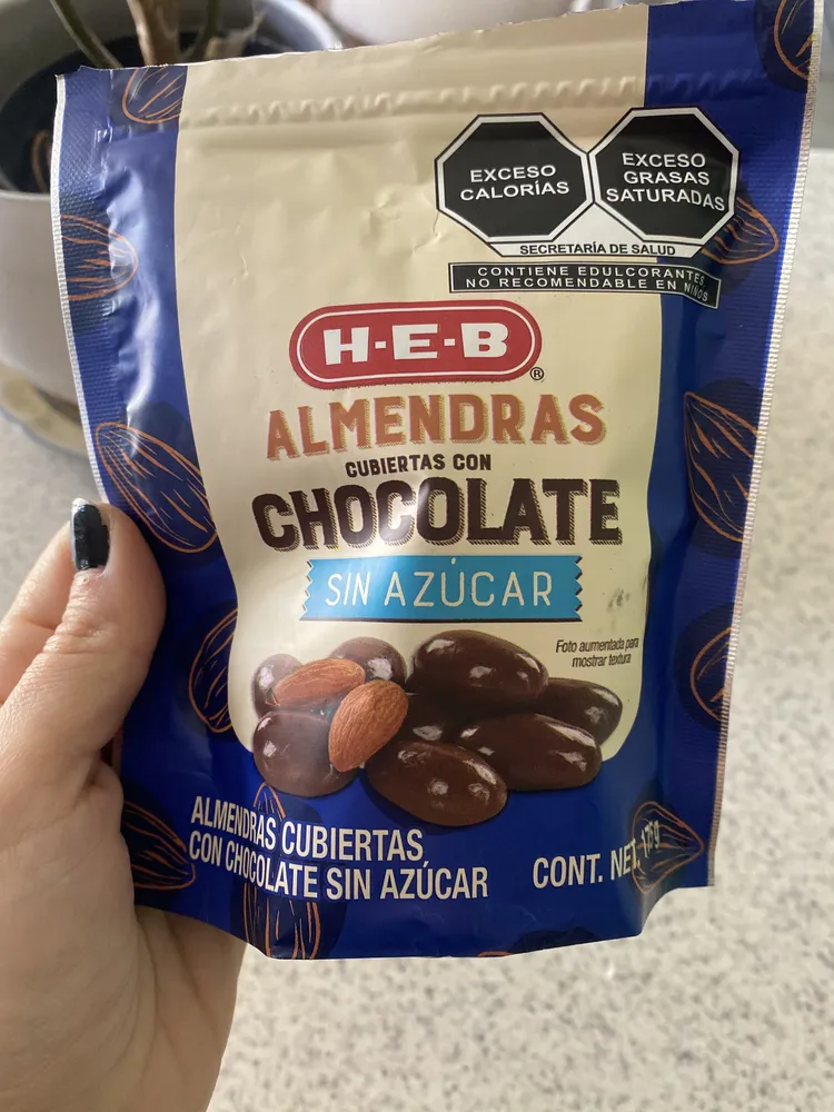 Almendras cubiertas con chocolate sin azúcar