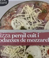 Pizza pernil cuit i rodanxes de mozzarella