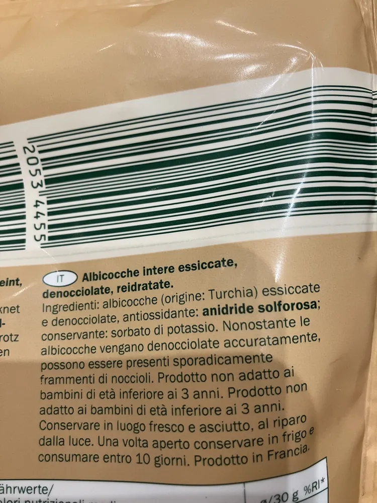 Albicocche intere essiccate, denocciolate, reidratate
