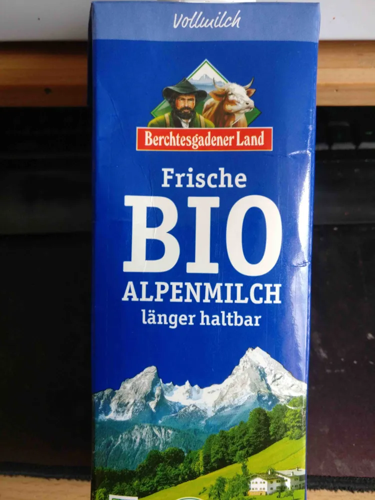 Frische Bio-Alpenmilch