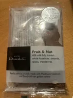 Fruit & Nut 40% milk fully loaded: whole hazelnuts, almonds, raisins, cranberries