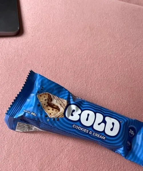 BOLD cookies and cream protein bar