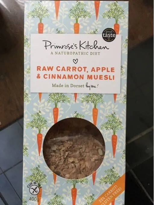 Raw carrot, apple & cinnamon muesli