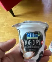 Yogourt à la crème de Gruyère sur coulis de fruits