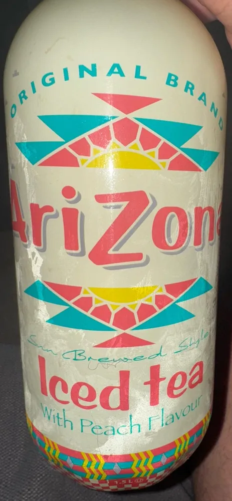 Arizona ice tea with peach flavour
