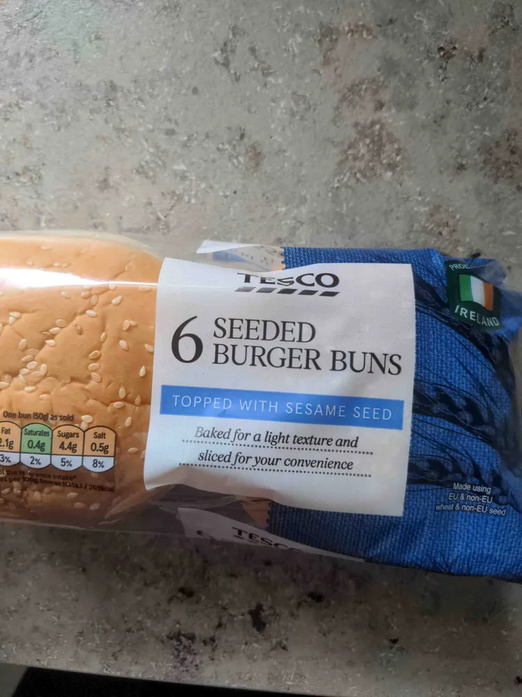 Sesame burger buns
