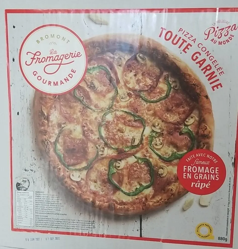 Pizza congelée toute garnie