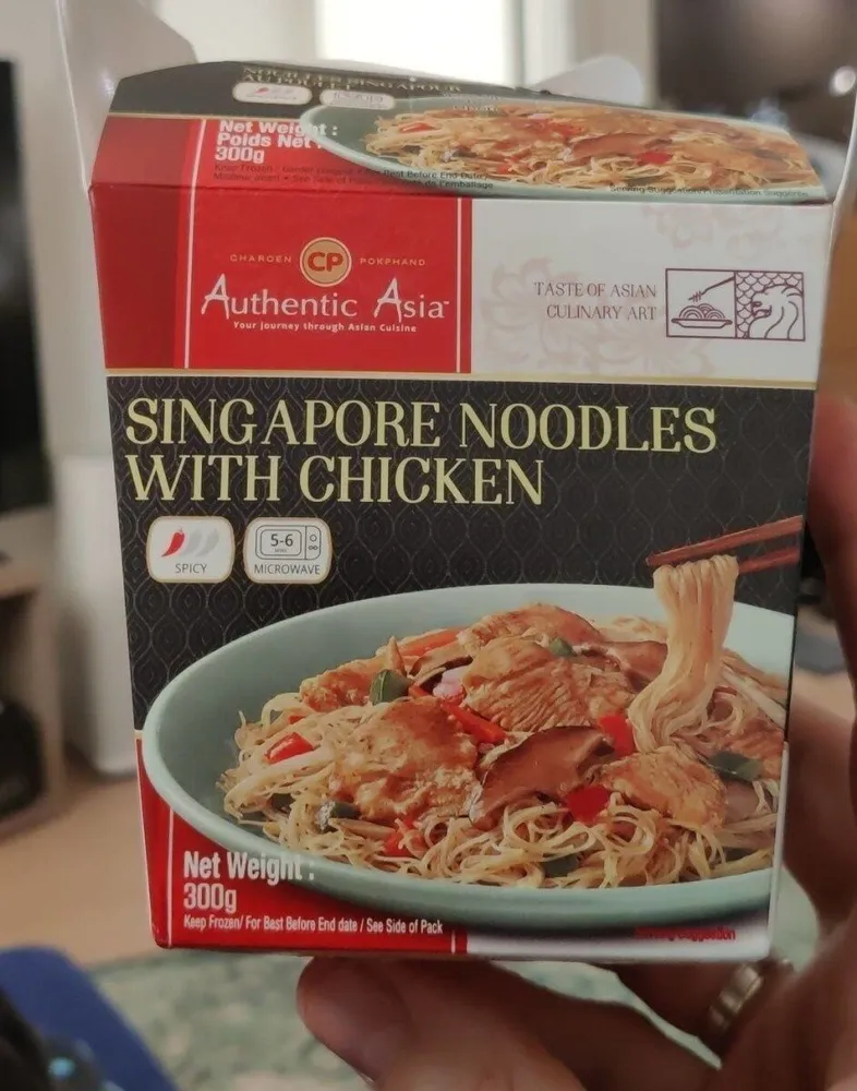 Singapore noodles with chicken