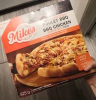 Pizza à croûte farcie poulet BBQ