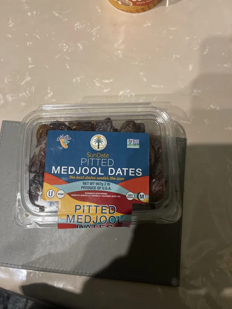 Pitted medjool Dates