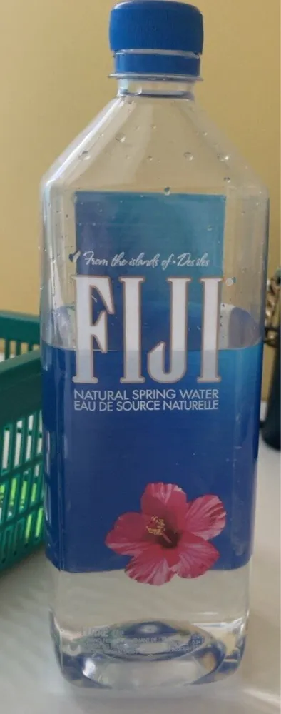 Fiji eau de source naturelle