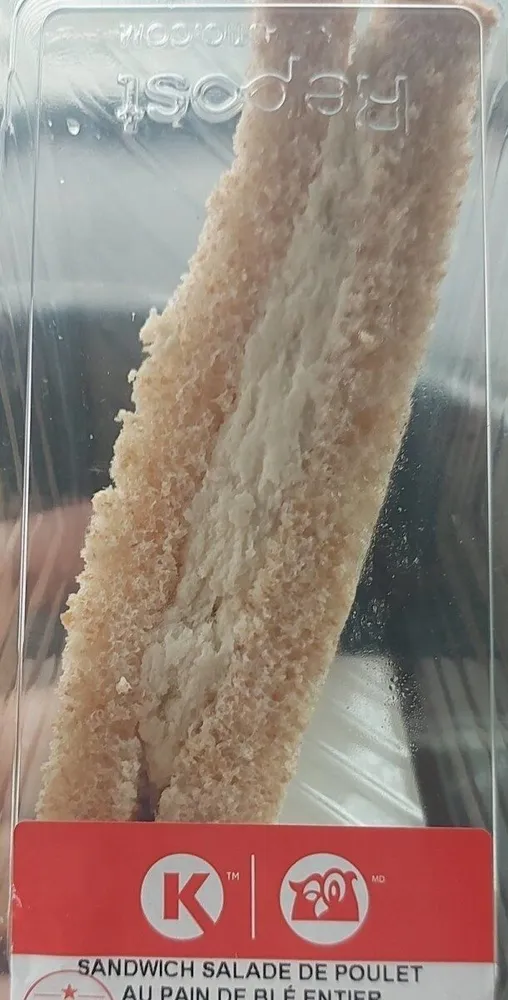 Sandwich salade de poulet au pain de ble entier